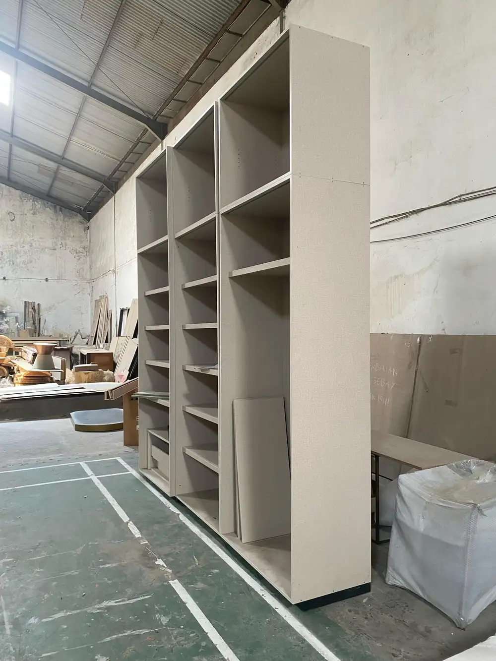 Lemari elegan dengan finishing GW-HPL Fabric Frantinco