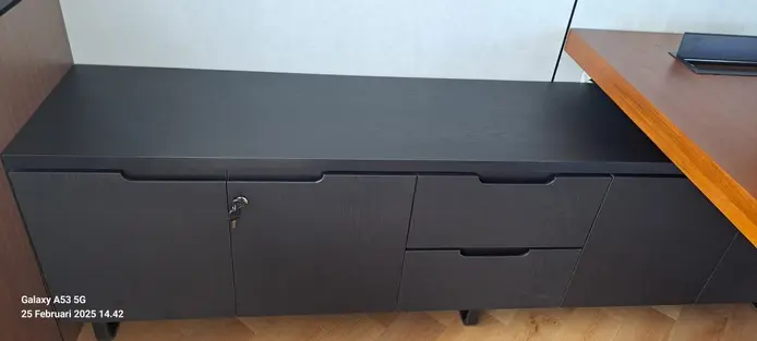 Lemari elegan menggunakan laminasi GW-HPL pattern dari frantinco