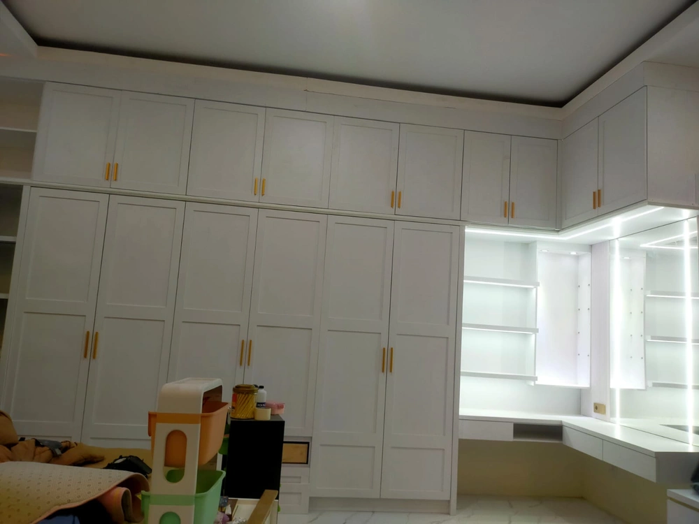 kitchen set besar menggunakan laminasi GW-HPL pattern dari frantinco