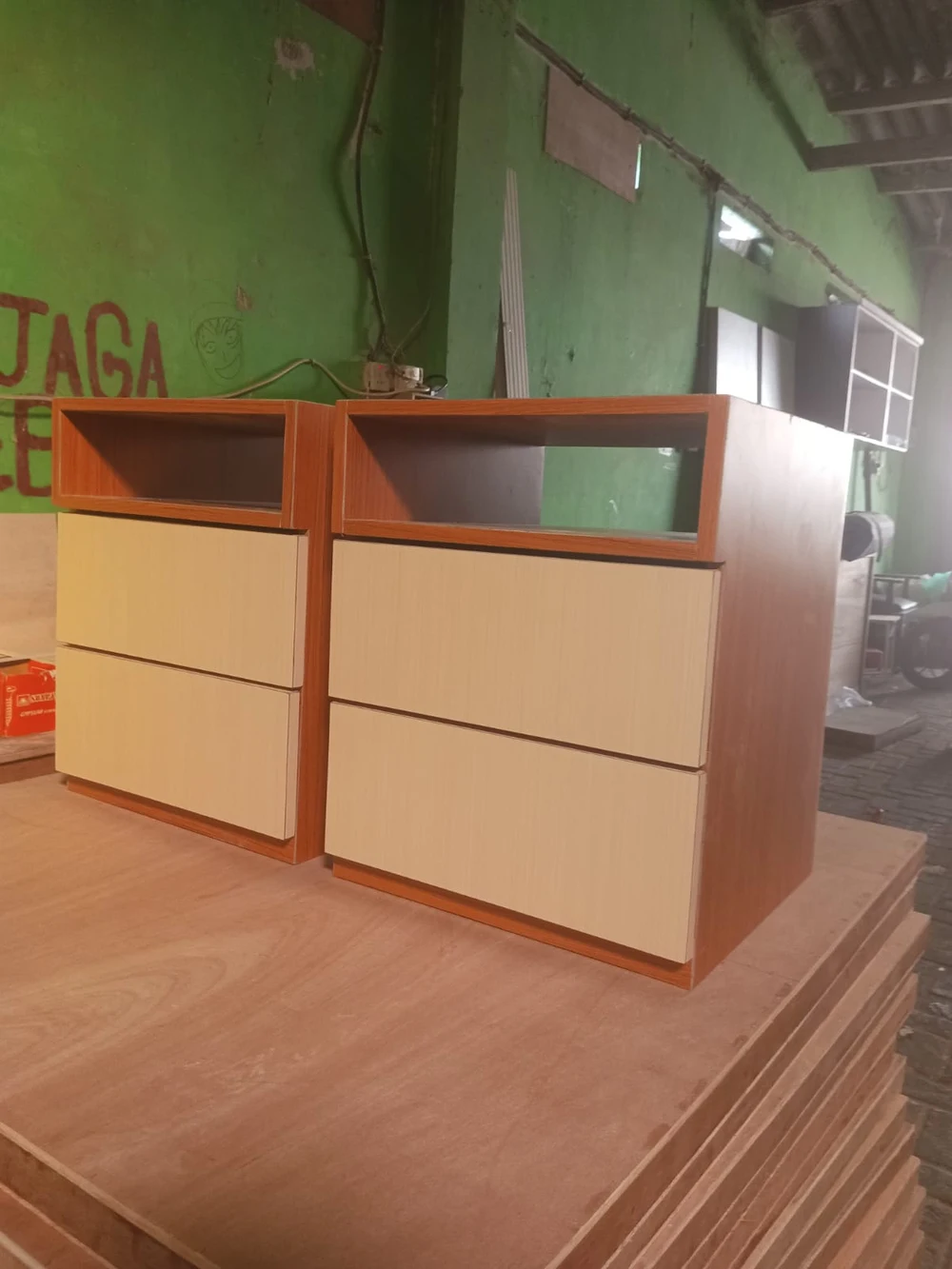 Lemari kecil menggunakan laminasi GW-HPL woodgrain dari frantinco